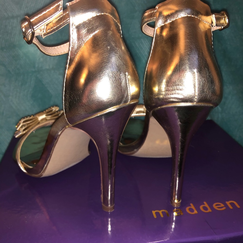 Gold heels - Picture 4 of 8